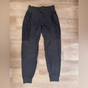 Alo Yoga joggers sweatpants gray size XS